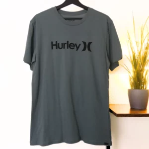HURLEY EVD WSH SEASONAL OAO 
SOLID TEE